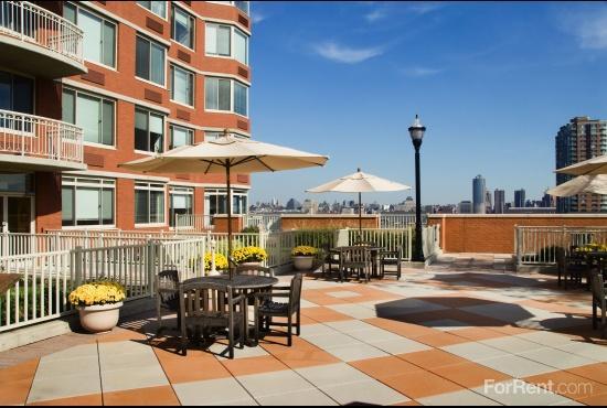 Marbella Suites At Newport Jersey City Exterior foto